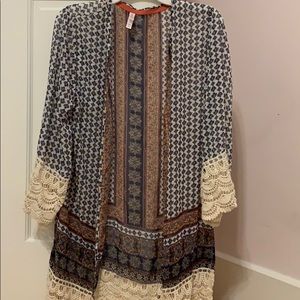 Thin cardigan like top